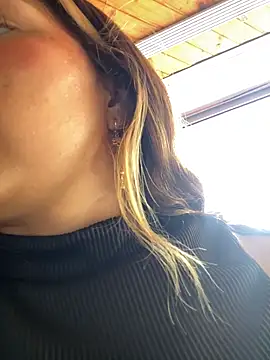 Isabella18 pink online show from April 2, 6:05 pm