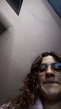 Snapshot of lindasyt chatting on March 7, 3:47 am lindasyt online show from March 7, 3:47 am