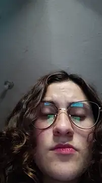 Snapshot of lindasyt chatting on March 11, 3:23 am lindasyt online show from March 11, 3:23 am