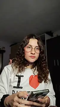 Snapshot of lindasyt chatting on March 25, 3:56 am lindasyt online show from March 25, 3:56 am