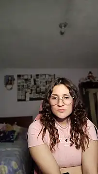 Snapshot of lindasyt chatting on March 29, 1:38 am lindasyt online show from March 29, 1:38 am