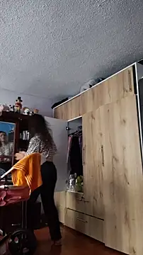 Snapshot of lindasyt chatting on April 5, 7:22 pm lindasyt online show from April 5, 7:22 pm