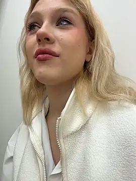 Snapshot of CaitlinSugar chatting on October 30, 4:47 am CaitlinSugar online show from October 30, 4:47 am