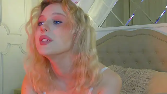 Snapshot of CaitlinSugar chatting on November 17, 4:51 am CaitlinSugar online show from November 17, 4:51 am