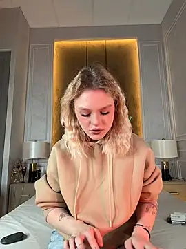 Snapshot of CaitlinSugar chatting on December 16, 4:28 am CaitlinSugar online show from December 16, 4:28 am