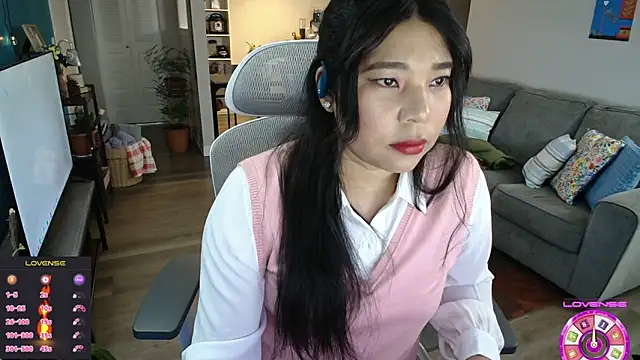 Snapshot of SHEILYN_ chatting on March 16, 2:17 am SHEILYN online show from March 16, 2:17 am