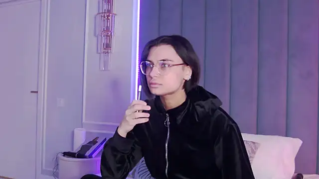 VioletAsh online show from February 8, 4:27 am