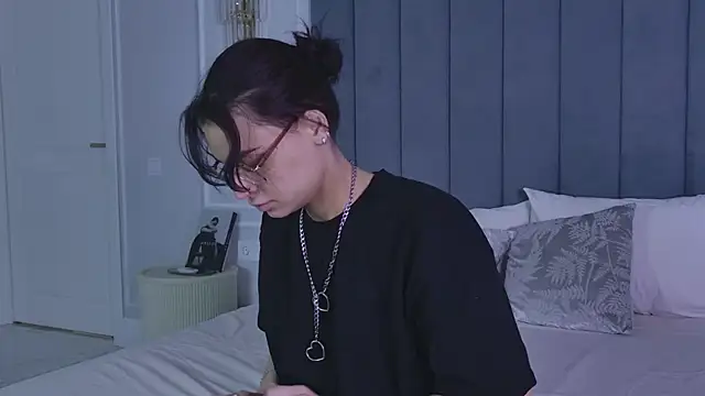 VioletAsh online show from July 14, 4:28 am