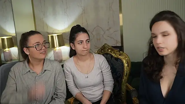 Snapshot of Cleo054 chatting on March 6, 11:28 am Cleo054 online show from March 6, 11:28 am