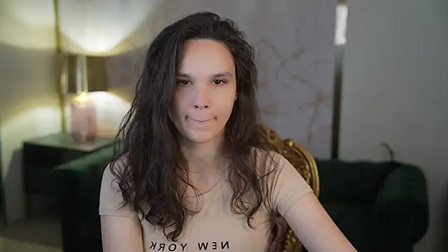 Snapshot of Cleo054 chatting on April 6, 10:38 am Cleo054 online show from April 6, 10:38 am