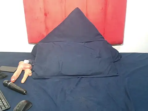 Snapshot of GorillaGripCunt77 chatting on October 6, 6:00 am GorillaGripCunt77 online show from October 6, 6:00 am