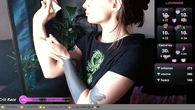Snapshot of __Leyla__ chatting on April 20, 6:09 pm Leyla online show from April 20, 6:09 pm