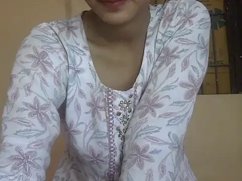 Snapshot of Nura7 chatting on May 4, 2:18 am Nura7 online show from May 4, 2:18 am