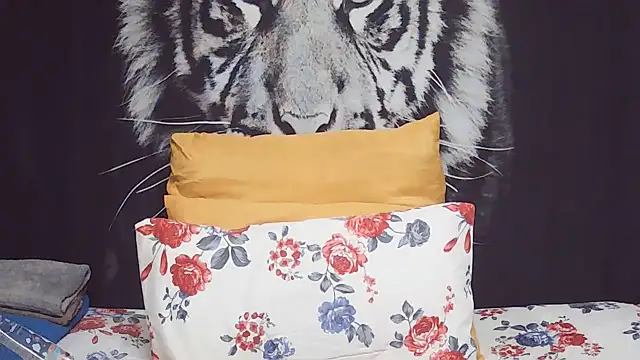 Snapshot of SweetPortableAmber chatting on February 24, 7:34 pm SweetPortableAmber online show from February 24, 7:34 pm