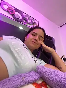 EmilyHarperr online show from October 6, 11:40 am