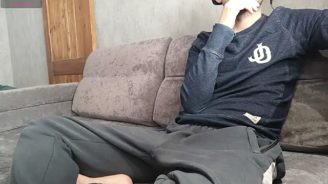 Snapshot of TommyShe1by chatting on September 18, 8:49 am TommyShe1by online show from September 18, 8:49 am