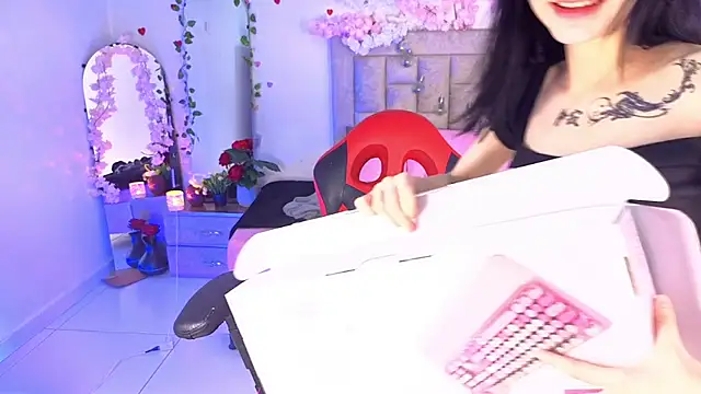 Snapshot of Isla_rosee18 chatting on April 17, 8:45 pm Isla rosee18 online show from April 17, 8:45 pm
