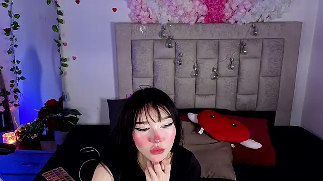 Snapshot of Isla_rosee18 chatting on April 25, 1:30 am Isla rosee18 online show from April 25, 1:30 am