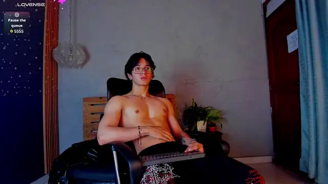 Snapshot of Markuss__ chatting on September 19, 2:35 am Markuss   online show from September 19, 2:35 am