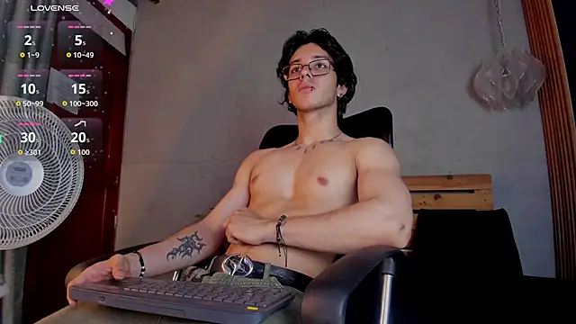 Snapshot of Markuss__ chatting on September 24, 2:26 am Markuss   online show from September 24, 2:26 am