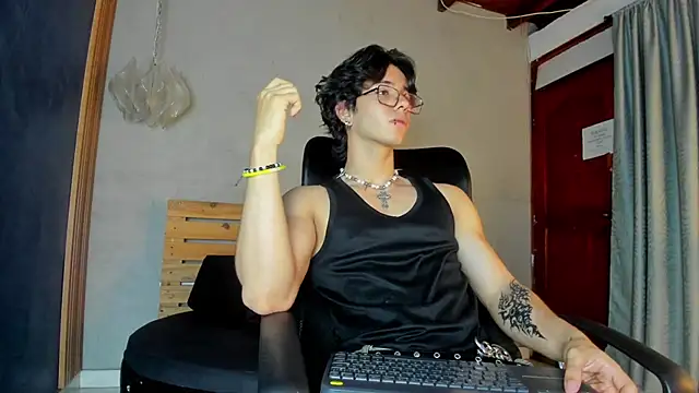 Snapshot of Markuss__ chatting on October 16, 3:07 am Markuss   online show from October 16, 3:07 am