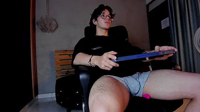 Snapshot of Markuss__ chatting on October 18, 2:58 am Markuss   online show from October 18, 2:58 am