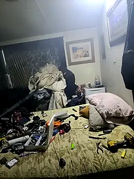 Snapshot of bearded_cross chatting on December 18, 5:13 am bearded cross online show from December 18, 5:13 am