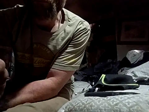 Snapshot of bearded_cross chatting on February 8, 8:12 pm bearded cross online show from February 8, 8:12 pm