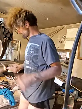 bearded cross online show from April 7, 3:12 pm