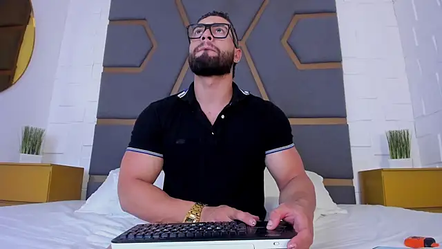 Snapshot of massimofiore_ chatting on September 30, 3:33 am massimofiore online show from September 30, 3:33 am