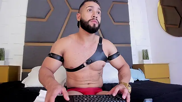 Snapshot of massimofiore_ chatting on October 31, 3:40 am massimofiore online show from October 31, 3:40 am