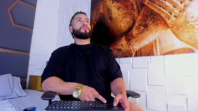 Snapshot of massimofiore_ chatting on November 3, 3:52 am massimofiore online show from November 3, 3:52 am