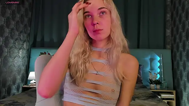 Aurora Bennet online show from September 18, 12:01 am