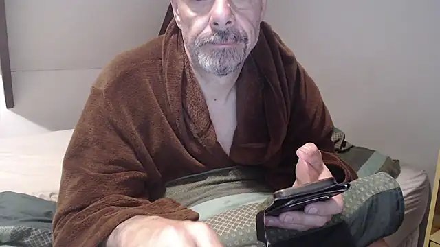 Snapshot of idiotpig66 chatting on March 6, 4:38 pm idiotpig66 online show from March 6, 4:38 pm