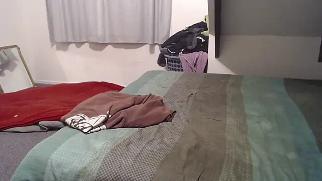 Snapshot of idiotpig66 chatting on March 7, 8:02 am idiotpig66 online show from March 7, 8:02 am