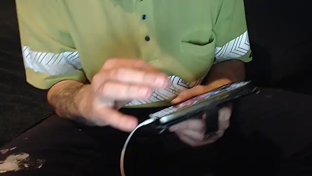 Snapshot of idiotpig66 chatting on September 15, 9:20 am idiotpig66 online show from September 15, 9:20 am