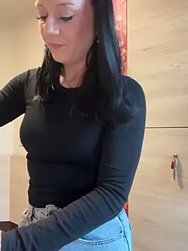 Snapshot of TattooLara chatting on October 26, 9:37 am TattooLara online show from October 26, 9:37 am