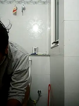 vardh033 online show from March 25, 2:39 am