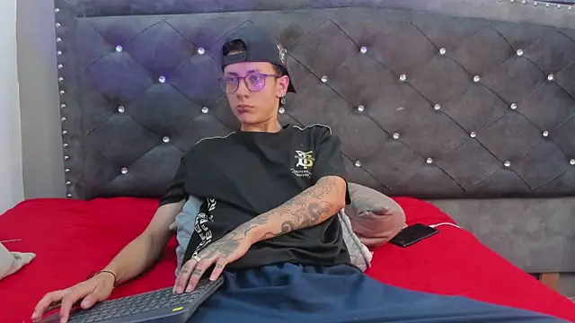 evan smitt1 online show from September 15, 1:55 pm