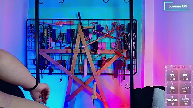 Snapshot of Mrmia_bdsm_extreme chatting on February 13, 1:18 pm Mrmia bdsm extreme online show from February 13, 1:18 pm