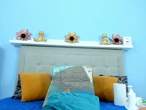 Snapshot of monalind220 chatting on October 9, 1:20 pm monalind220 online show from October 9, 1:20 pm