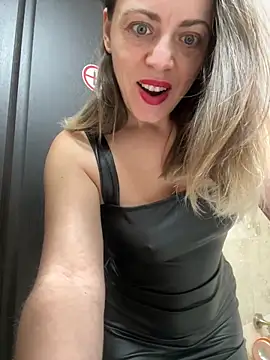 Snapshot of ladywithbigass chatting on January 23, 5:45 am ladywithbigass online show from January 23, 5:45 am