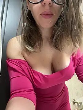 Snapshot of ladywithbigass chatting on February 4, 5:53 am ladywithbigass online show from February 4, 5:53 am