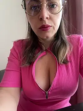 Snapshot of ladywithbigass chatting on March 10, 5:54 am ladywithbigass online show from March 10, 5:54 am
