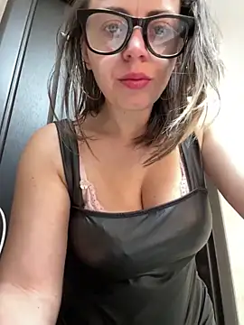 Snapshot of ladywithbigass chatting on March 18, 8:58 am ladywithbigass online show from March 18, 8:58 am