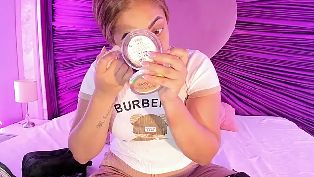 Snapshot of krystal_swift chatting on March 24, 3:11 am krystal swift online show from March 24, 3:11 am