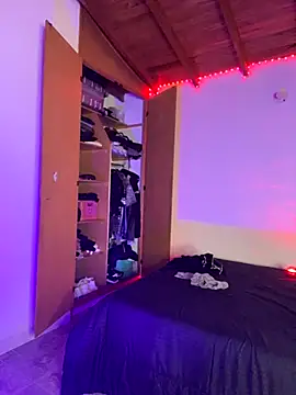 RickKrong  online show from October 24, 4:42 am