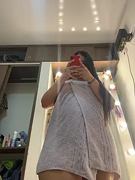 Snapshot of evelyn_1702 chatting on May 13, 9:55 pm evelyn 1702 online show from May 13, 9:55 pm
