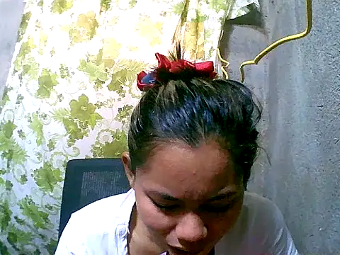 Snapshot of Sweeetgurll chatting on October 17, 1:20 am Sweeetgurll online show from October 17, 1:20 am