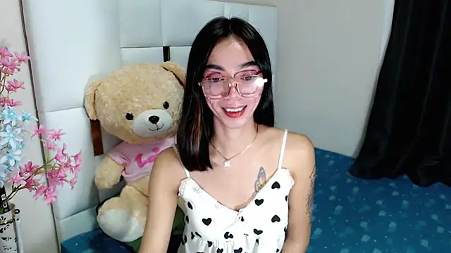 diamondnaked  online show from September 8, 5:45 pm